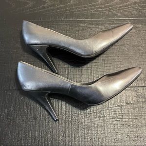 Fioni grey heels. Size 11